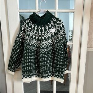 Y13.    Elegant Forest Green and Cream Women's Turtleneck Sweater